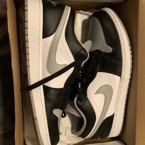Jordan 1 low black/smoke grey